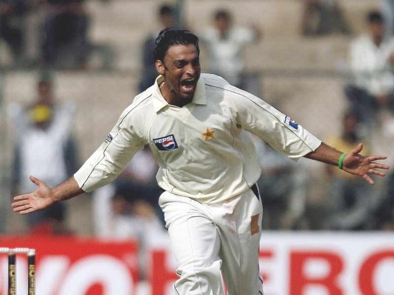 shoaib akhtar fast bowling celebration